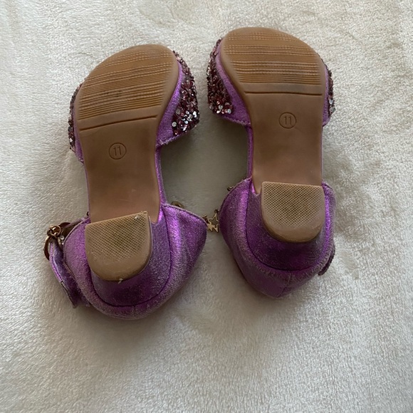 Sparkles!!!  Fun shoe!!   Dress up or look great! - Picture 3 of 3